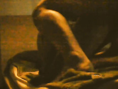 Поставил раком покорного голубого приятеля и засадил член в зад