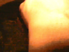 Поставил раком покорного голубого приятеля и засадил член в зад