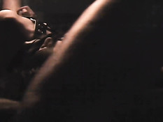 Поставил раком покорного голубого приятеля и засадил член в зад