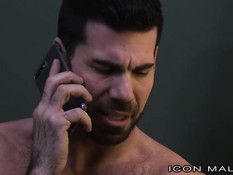 Сделал массаж небритому голубому парню и насадил на свой член