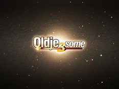 Молодая медсестра и блондинка лечат сексом заболевшего дедулю