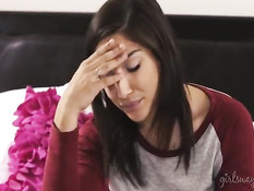 Лесбиянки делали друг дружке куннилингус и трахались со страпоном