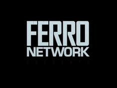 Опытная лесбиянка обучает лесбийскому сексу молодую блондинку