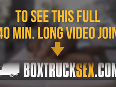 Весёлая блондинка Nesty согласилась потрахаться в центре города