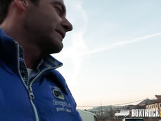 Молодая брюнетка Aida Sweet готова ебаться в самом центре города