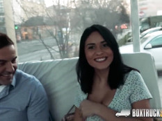 Молодая брюнетка Aida Sweet готова ебаться в самом центре города