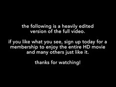 Мускулистый парень ебёт в автомобиле девчонку с тату Bella Bellz