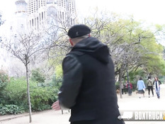 Молодая испанка занимается сексом на улице в европейском городе