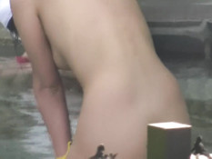 Девушки из Японии моются в бане и попадают под объектив видеокамеры