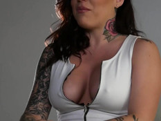 Секс оргия одного лысого мужчины с пятью горячими порно актрисами