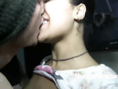 Натёр маслом молодую мулатку и отымел на кровати в мокрую киску