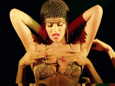 Американская мулатка Beyonce показывает свои аппетитные сиськи