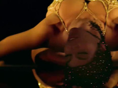 Американская мулатка Beyonce показывает свои аппетитные сиськи