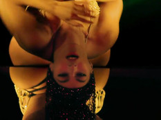 Американская мулатка Beyonce показывает свои аппетитные сиськи