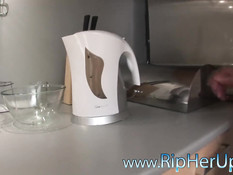 Молодой сантехник отпердолил соблазнительную русскую девчонку