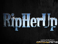 Ворвался в ванну и отпердолил русскую брюнетку в чёрных чулках