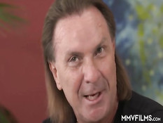 Стройную блондинку из Германии отымели в анал на порно кастинге