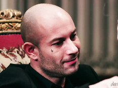 Лысый мужик вылизал анус девушке Amirah Adara и засадил член