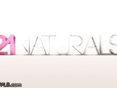 Симпатичной подружке Tina Kay нравится, когда её трахают в попу