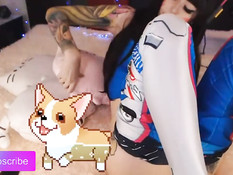 Русская девка с татуировками раздевается и косплеит в порно чате