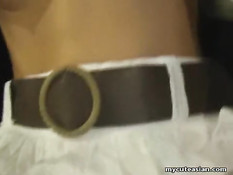 Молодой человек в домашнем порно трахает подругу в позе раком