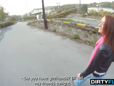 Снял рыжую славянскую девку и оттрахал возле железной дороги