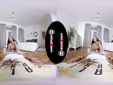 Сиськастая немецкая брюнетка отсосала член и уселась на парня сверху