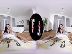 Сиськастая немецкая брюнетка отсосала член и уселась на парня сверху