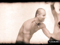 Лысый бойфренд вставил шарики в анус худой брюнетке Liz Valery