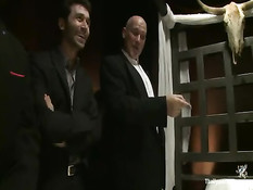 Связанных молодых рабынь ебут все посетители этого секс клуба