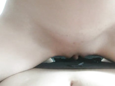 Девушка надела чёрный страпон и оттрахала им свою любовницу