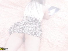 Паренёк отлизал бритую писю девке со светлыми волосами и насадил на член