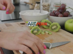 Зашёл на кухню и оттрахал молодую брюнетку с маленькой грудью