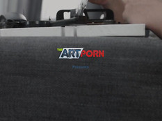 Шатенка в белом белье отвлекла парня от пайки и развела на секс