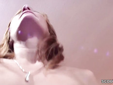 Похотливые немецкие домохозяйки ебутся с мужиками на свинг вечеринке