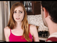 Сексуальная мулаточка соблазнила на секс белого паренька