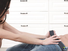 Очкастая подруга отсосала член и дала оттрахать во все дырочки