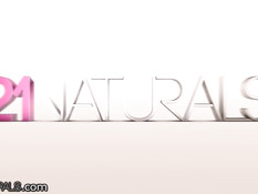 Юная блондинка сделала бойфренду минет и дала отыметь в анус