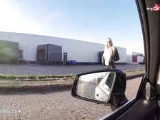 Подвёз немецкую блондинку на машине и отодрал раком на стоянке