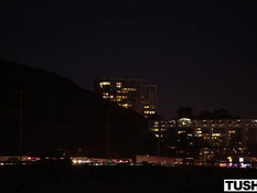 Рыжая девка заметила пару занимающуюся сексом и присоединилась к ней