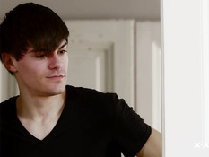 Молодые блондинка и шатенка ласкали друг дружку и ебались с парнем