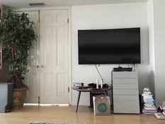 Юная шатенка выкурила сигарету и отсосала член своему бойфренду