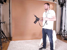 Фотограф на фотосессии оттрахал в анал шатенку с большими сиськами