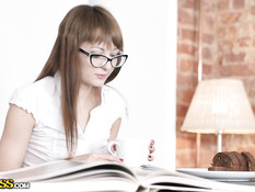 Девчонка в короткой юбочке после отсоса оттрахана во все дырочки