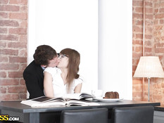 Девчонка в короткой юбочке после отсоса оттрахана во все дырочки