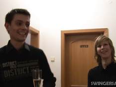 Большая мега вечеринка чешских свингеров в городе Праге часть 14 - 1