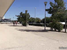 Две девушки ласкали друг дружку в уличном кафе и ебались с парнями