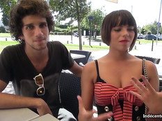 Две девушки ласкали друг дружку в уличном кафе и ебались с парнями