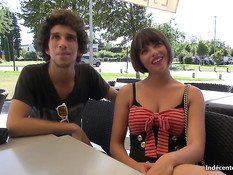 Две девушки ласкали друг дружку в уличном кафе и ебались с парнями