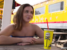 Мужчина оттрахал на кровати сиськастую француженку в чёрных чулках